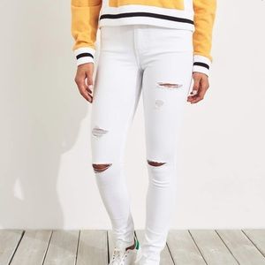 DISTRESSED HOLLISTER JEANS